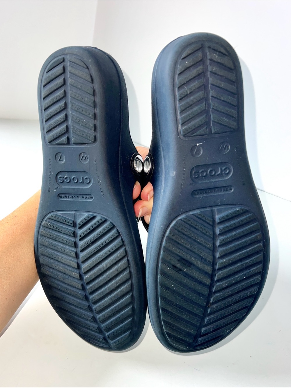 Crocs Sanrah Diamante Wedge Flip Sandals Size 7 NAVY Embellished Turquoise - Picture 11 of 12